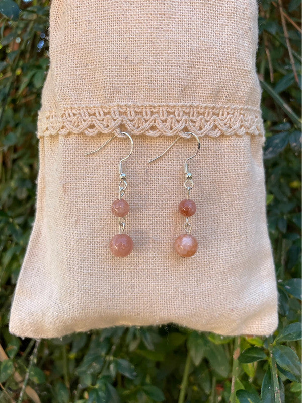 Boucles d'oreilles pendantes à 2 boules en pierre du Soleil naturelle, Made in France