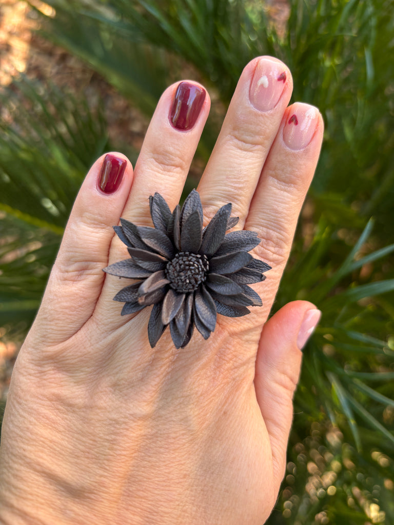 Bague Vintage en cuir marguerite fleur marron couleur chocolat