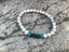 Bracelet Lithothérapie en Howlite naturelle et Apatite 6 mm- Ancrage, relaxation