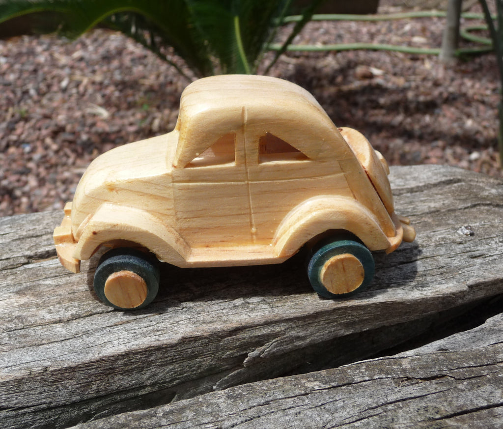 Voiture miniature en bois 2CV Citroën Artisanat de Madagascar