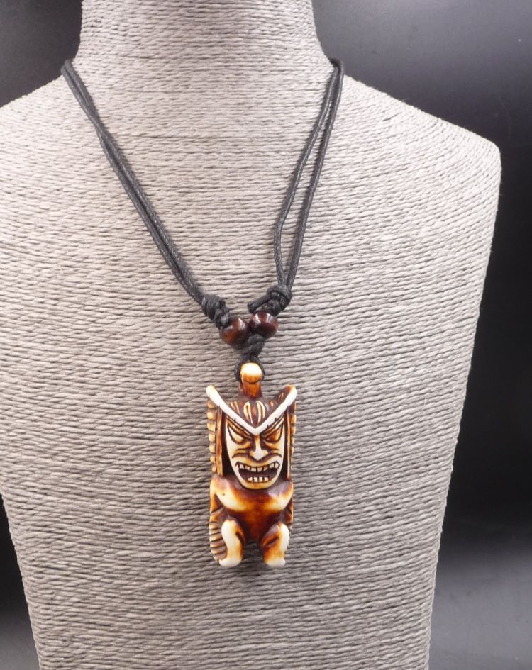 Collier avec pendentif Tiki - bijou Maori