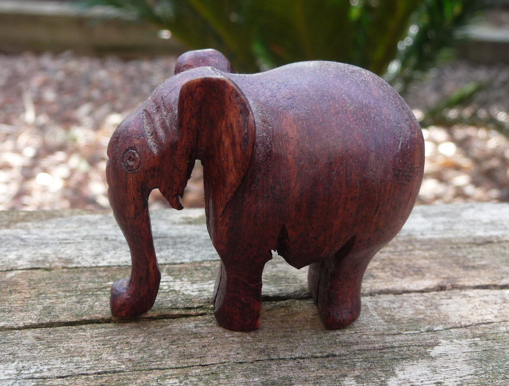 Eléphant en bois de teck artisanat Indonésie