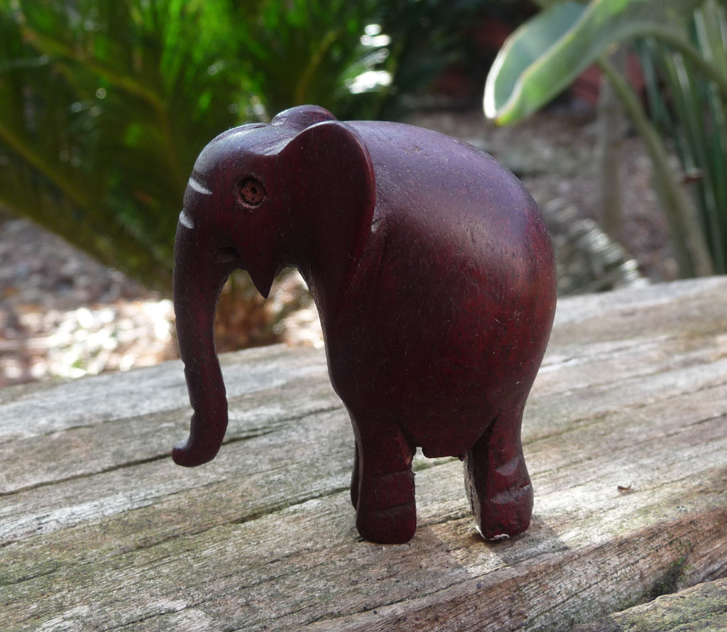 Eléphant en bois de rose artisanat Inde