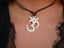 Collier pendentif Om Aum en os de buffle symbole de la protection