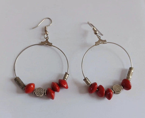 Boucles d'oreilles créoles "Ânanda" en Pierre Naturelle rouge et Argent Tibétain