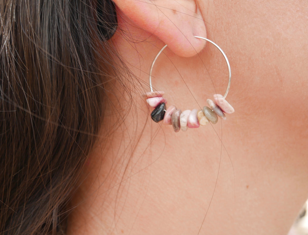 Boucles d'oreilles créoles en Rhodonite, pierres forme chips