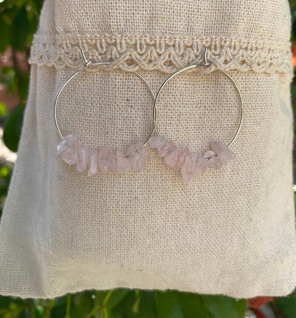 Boucles d'oreilles créoles Quartz Rose, pierres forme chips