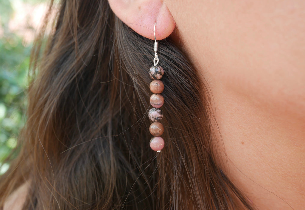 Boucles d'oreilles pendantes en Rhodonite