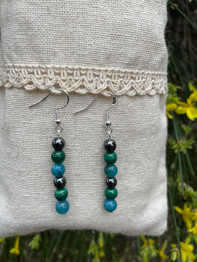 Boucles d'oreilles pendantes "Triple Protection" Malachite, Apatite et Hématite